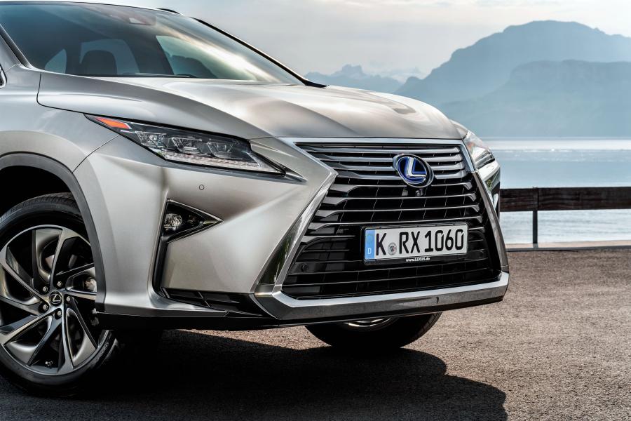 Детали экстерьера Lexus RX450hL 2018 года  (WW) (фото 14 из 45)
